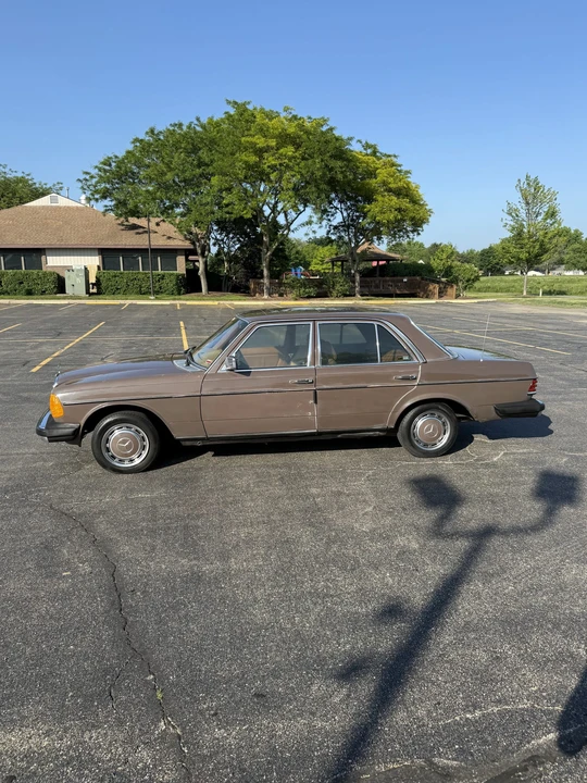1979 Mercedes-Benz W123 Sedan - Image 11 of 31