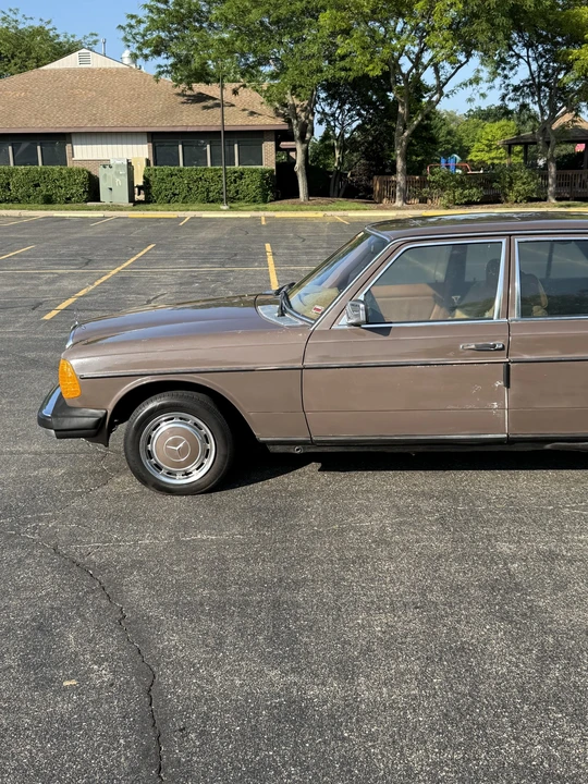 1979 Mercedes-Benz W123 Sedan - Image 23 of 31