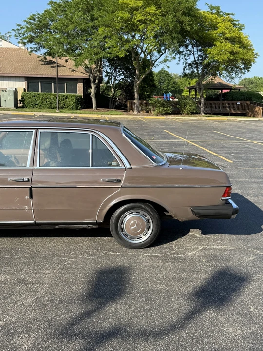 1979 Mercedes-Benz W123 Sedan - Image 24 of 31