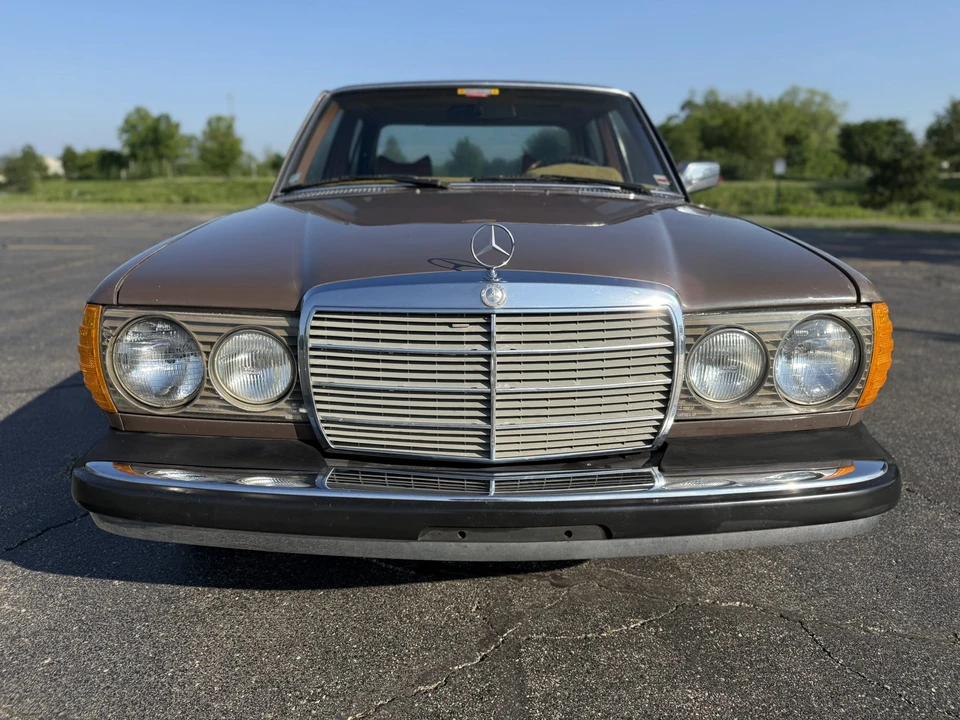 1979 Mercedes-Benz W123 Sedan - Image 13 of 31