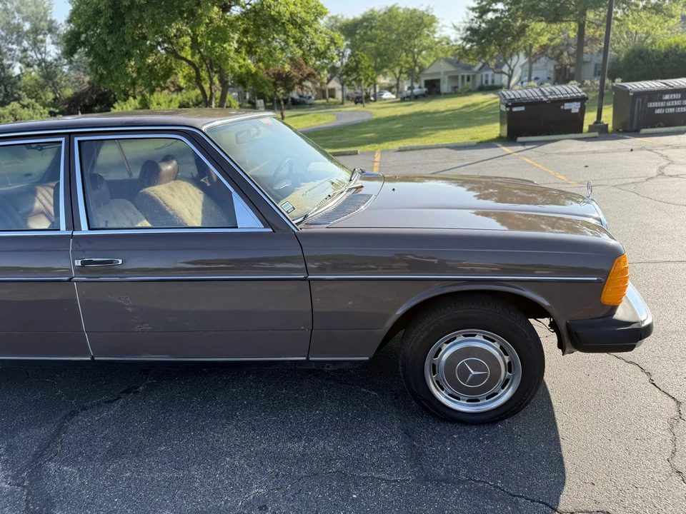 1979 Mercedes-Benz W123 Sedan - Image 17 of 31