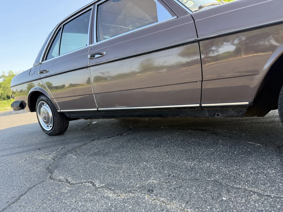 1979 Mercedes-Benz W123 Sedan - Image 30 of 31