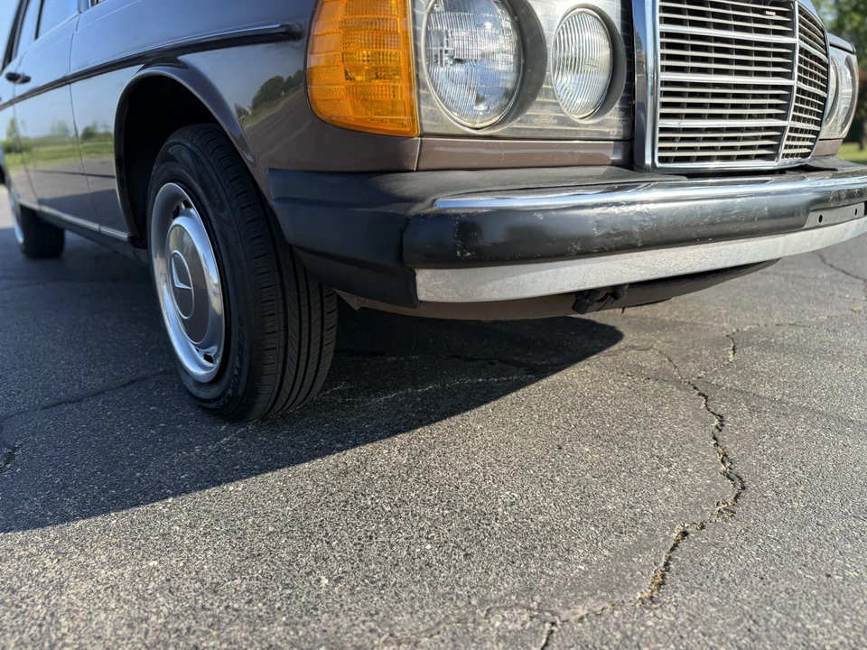 1979 Mercedes-Benz W123 Sedan - Image 15 of 31