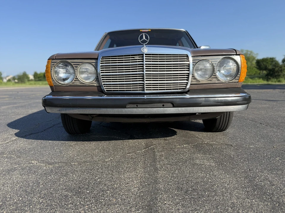 1979 Mercedes-Benz W123 Sedan - Image 3 of 31