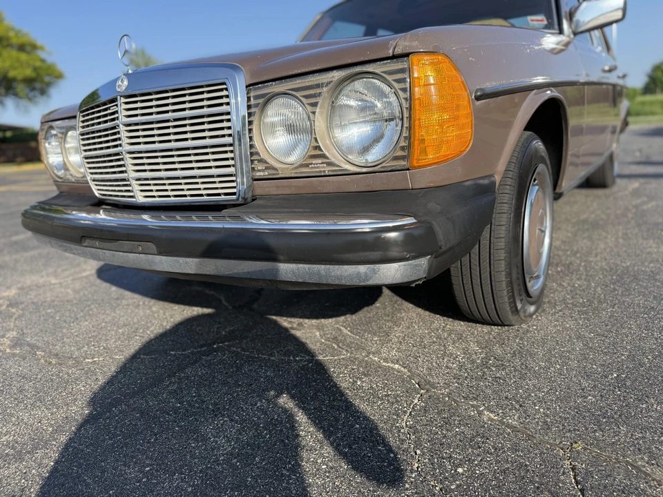 1979 Mercedes-Benz W123 Sedan - Image 14 of 31