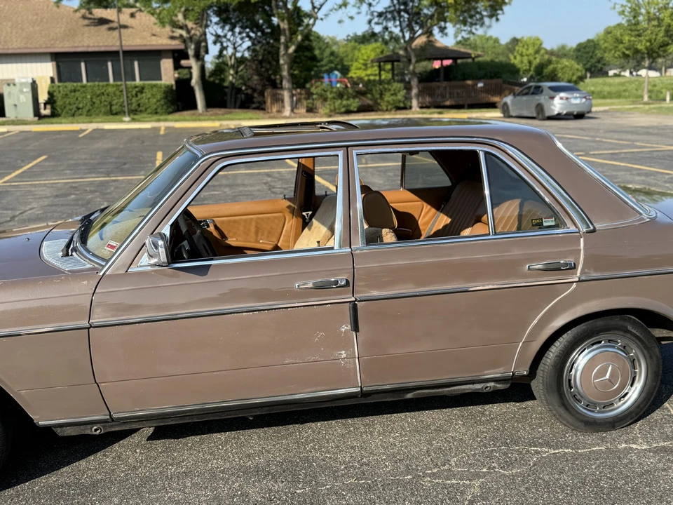 1979 Mercedes-Benz W123 Sedan - Image 19 of 31