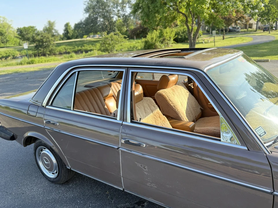 1979 Mercedes-Benz W123 Sedan - Image 29 of 31