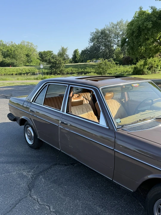 1979 Mercedes-Benz W123 Sedan - Image 28 of 31