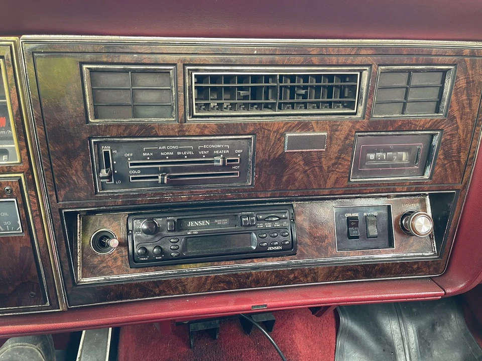 1979 Oldsmobile Custom Cruiser - Image 19 of 30