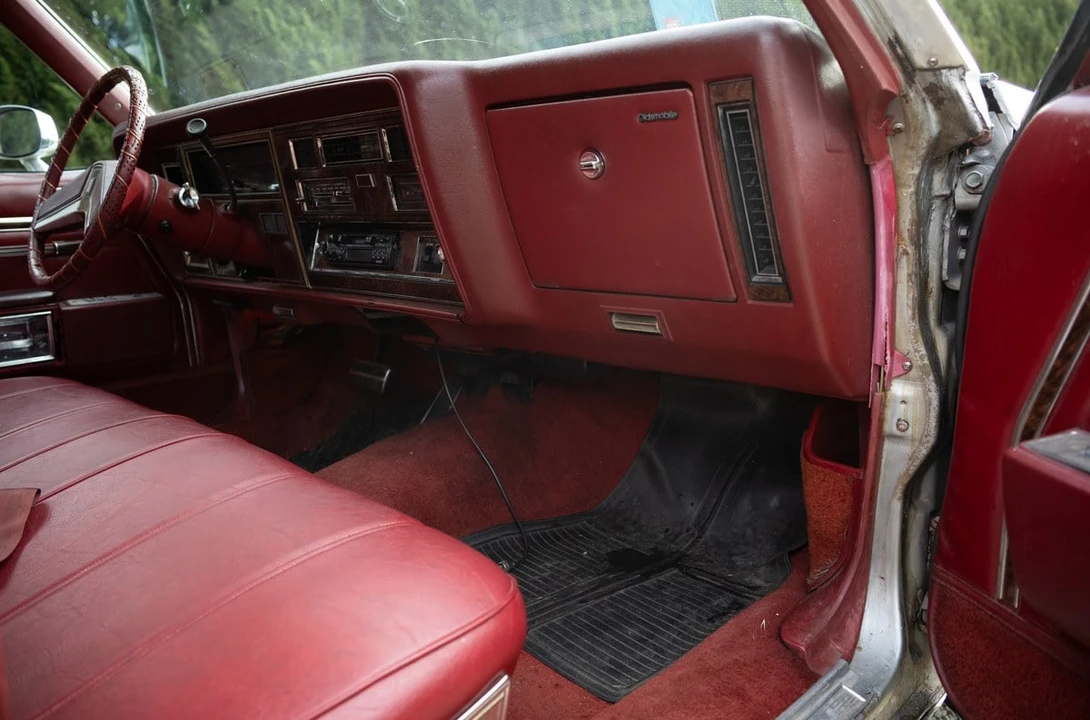 1979 Oldsmobile Custom Cruiser - Image 17 of 30