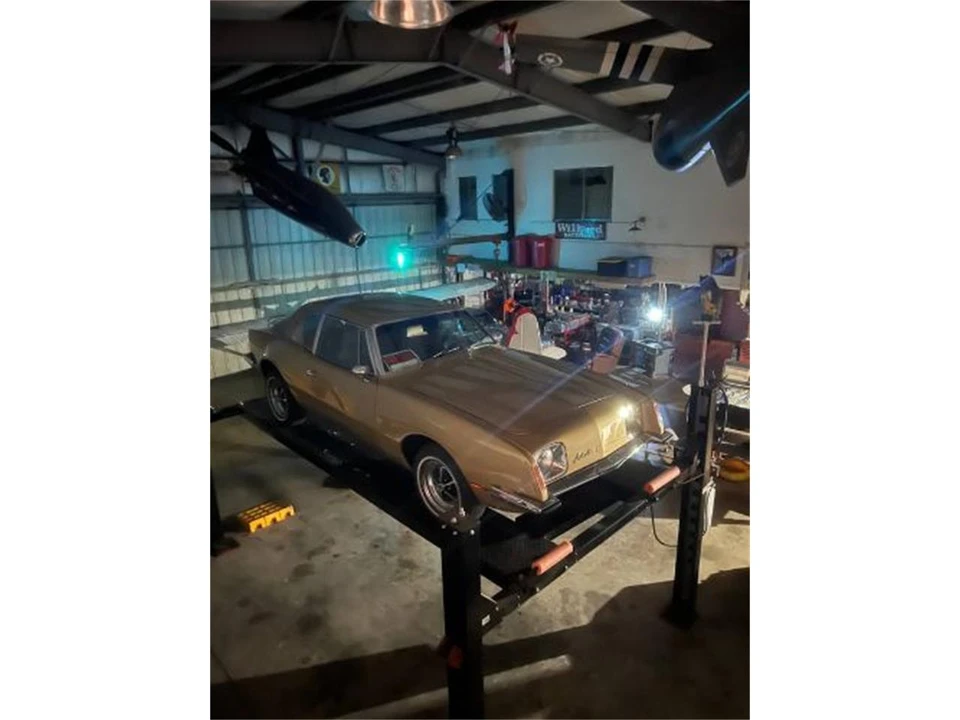 1979 Studebaker Avanti - Image 10 of 14