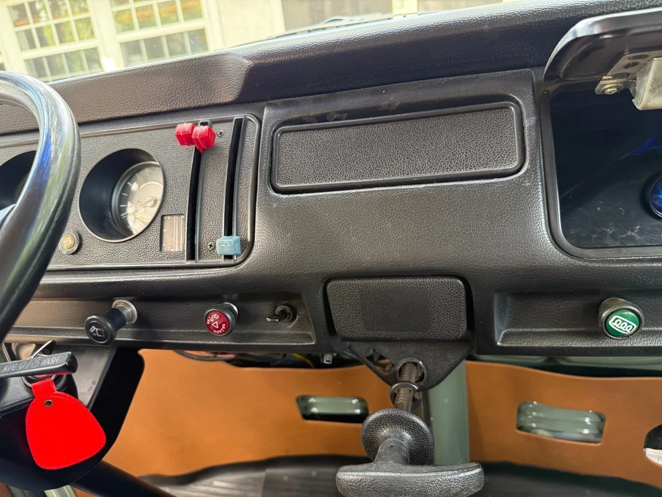 1979 Volkswagen Bay-Window Bus - Image 14 of 18