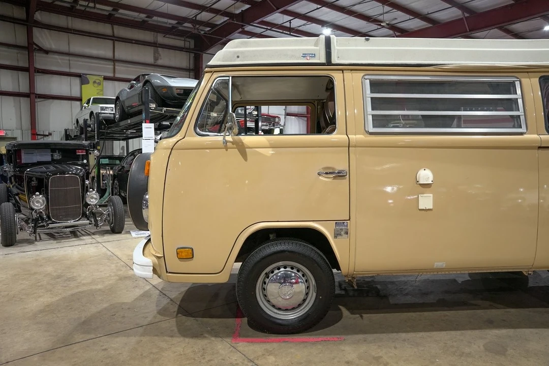 1979 Volkswagen Bay-Window Bus - Image 3 of 12