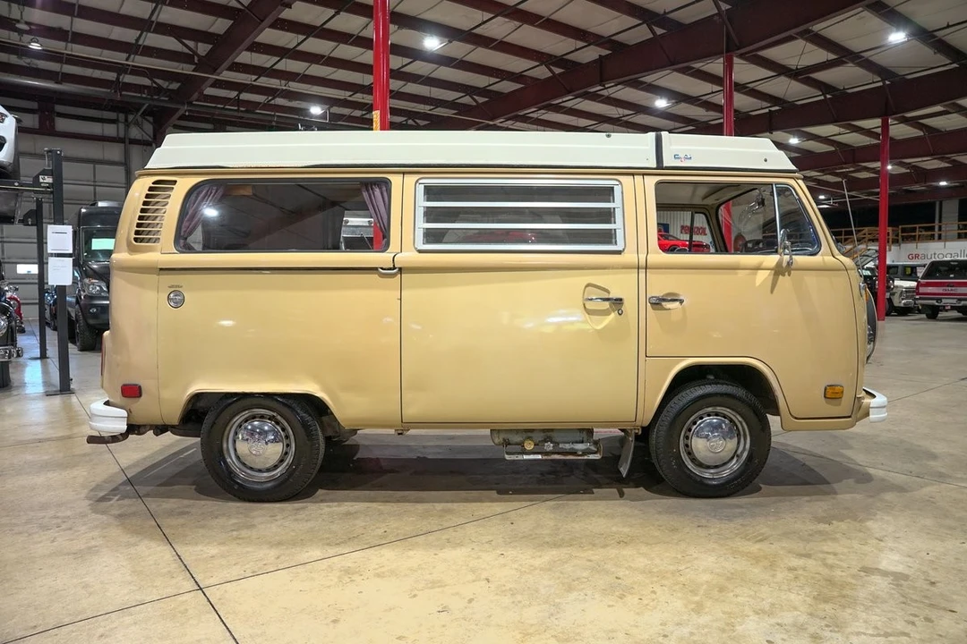 1979 Volkswagen Bay-Window Bus - Image 10 of 12