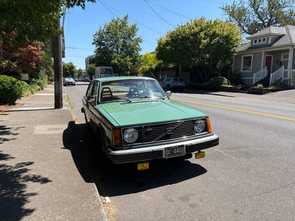 1979 Volvo 242 - Image 8 of 9