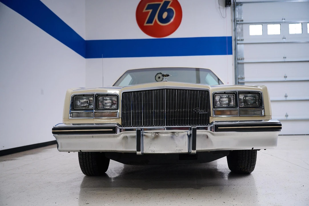 1980 Buick Riviera 4th-7th Gen - Image 3 of 31
