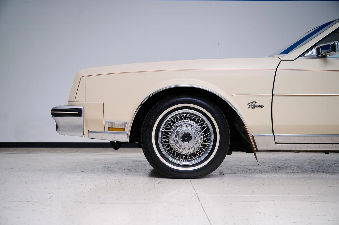1980 Buick Riviera 4th-7th Gen - Image 14 of 31