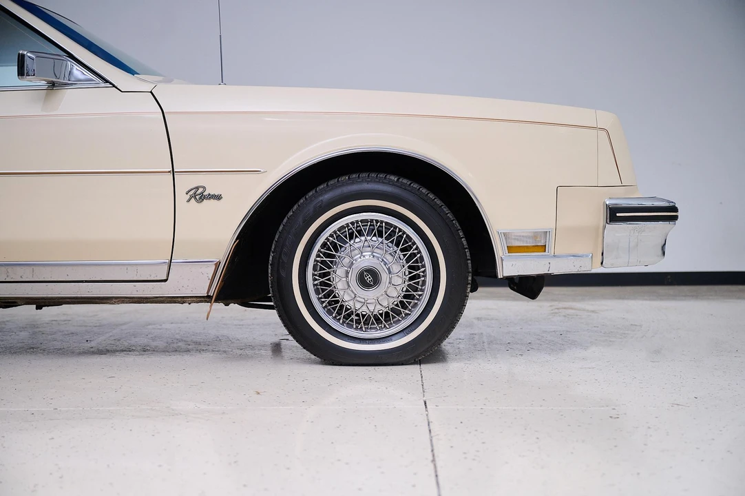 1980 Buick Riviera 4th-7th Gen - Image 12 of 31
