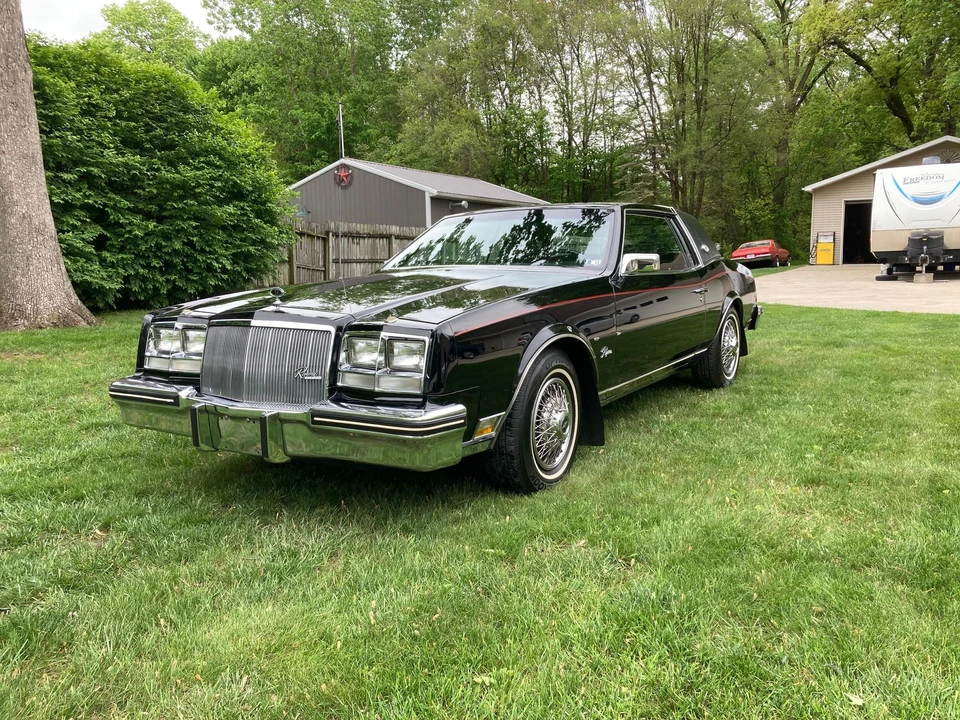1980 Buick Riviera 4th-7th Gen - Image 2 of 31