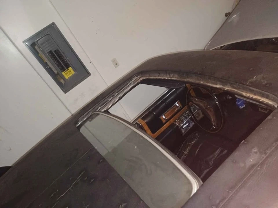 1980 Cadillac Brougham - Image 3 of 18