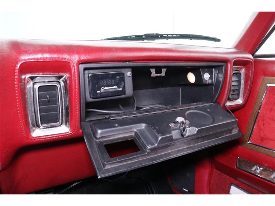 1980 Chrysler LeBaron - Image 28 of 31