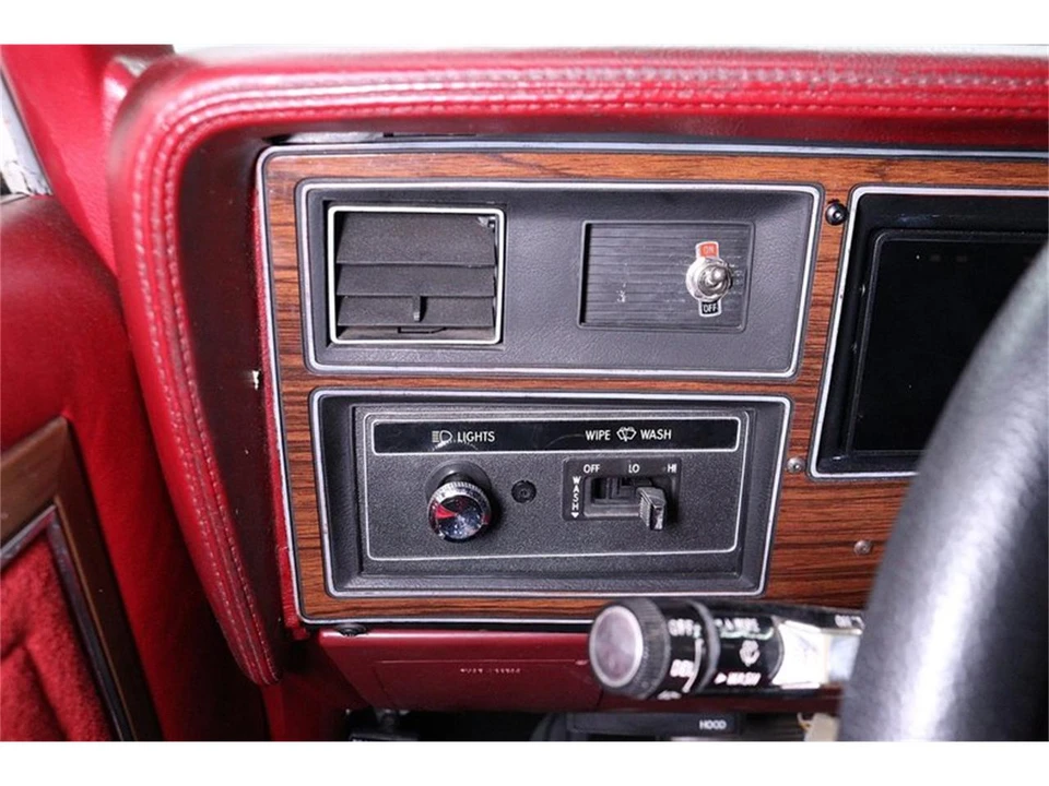 1980 Chrysler LeBaron - Image 23 of 31