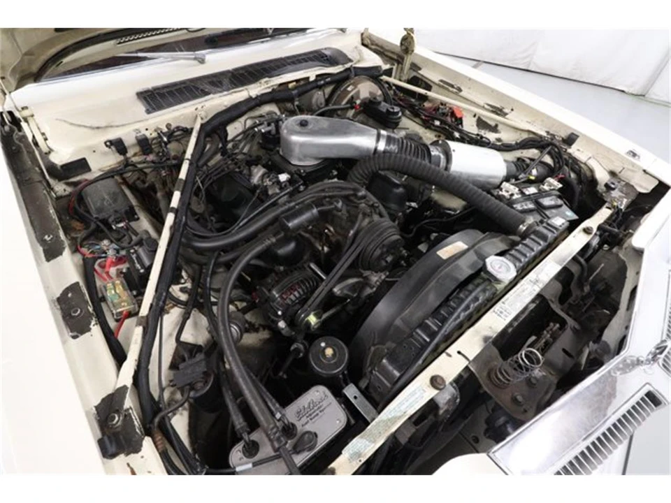1980 Chrysler LeBaron - Image 24 of 31