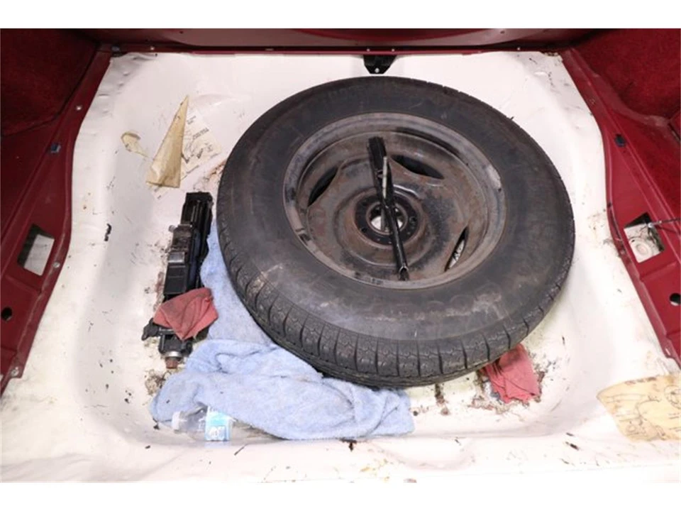 1980 Chrysler LeBaron - Image 29 of 31
