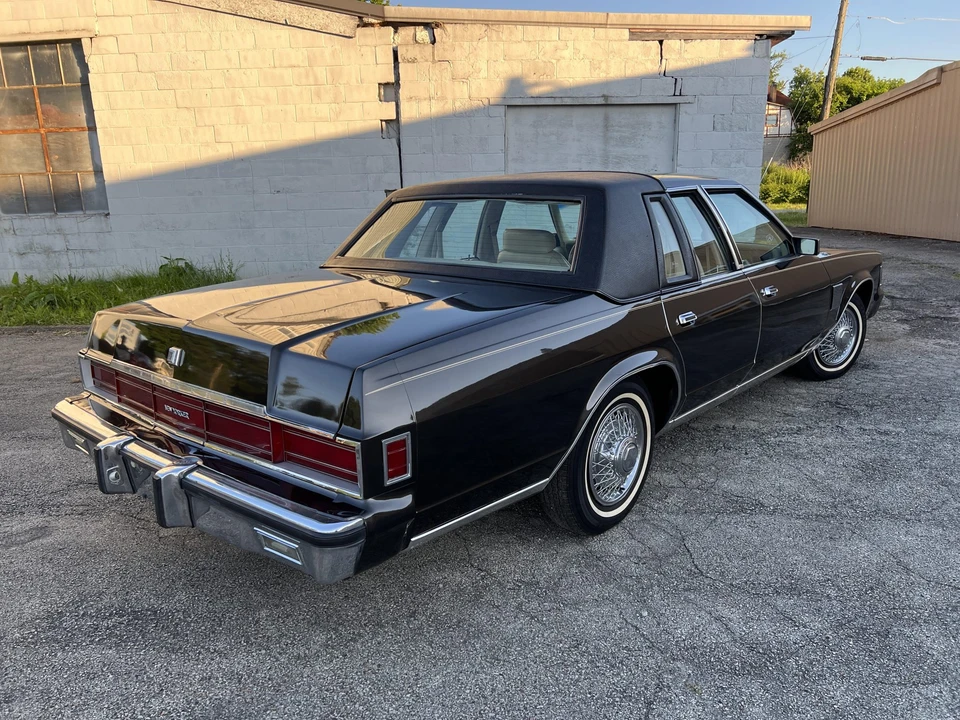 1980 Chrysler New Yorker - Image 10 of 31