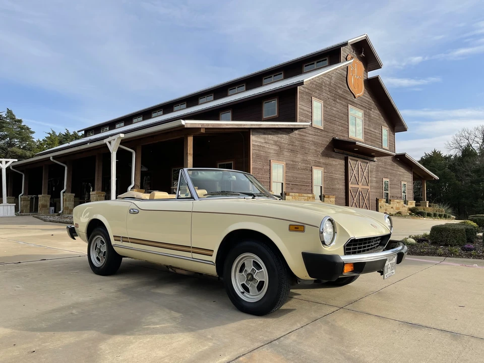 1980 Fiat 124 Sport Spider - Image 16 of 31