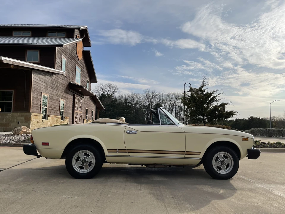 1980 Fiat 124 Sport Spider - Image 14 of 31