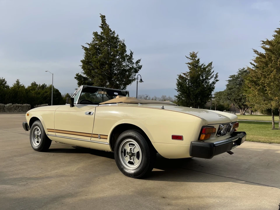 1980 Fiat 124 Sport Spider - Image 10 of 31