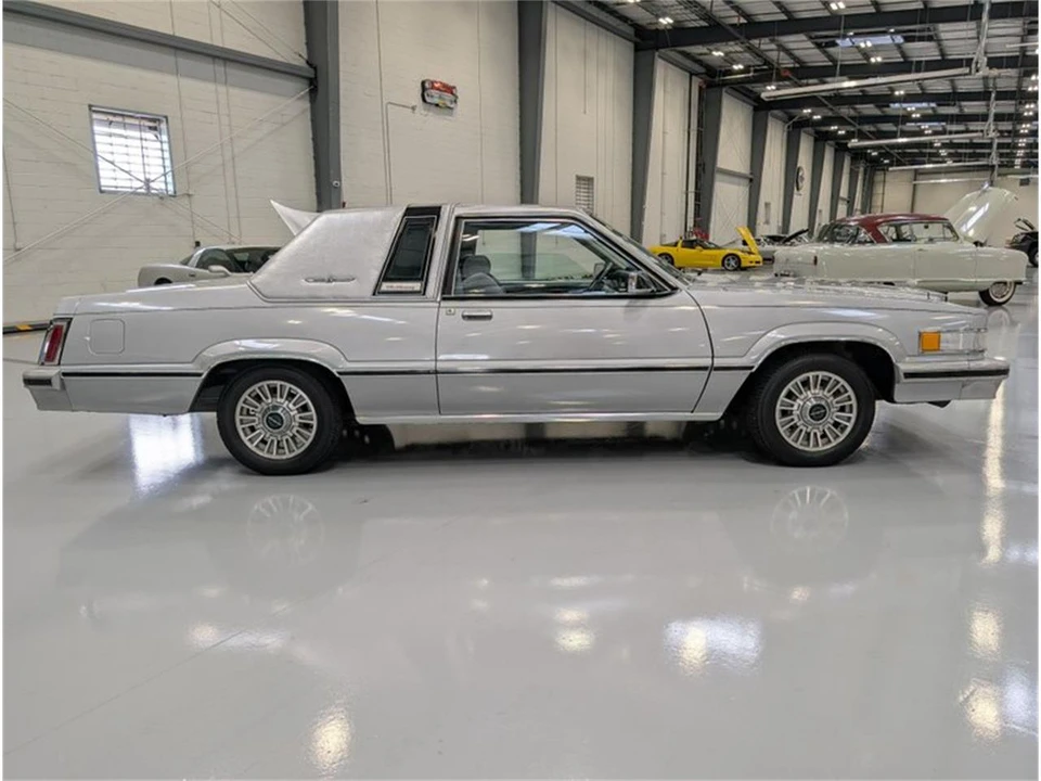 1980 Ford Thunderbird 8th Gen - Image 5 of 16