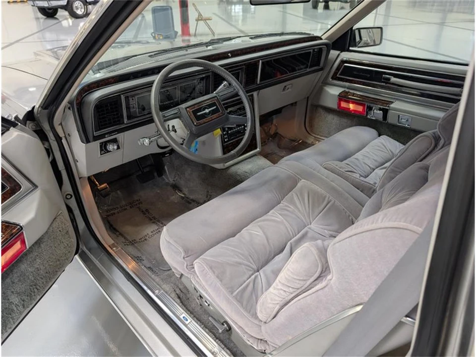 1980 Ford Thunderbird 8th Gen - Image 11 of 16