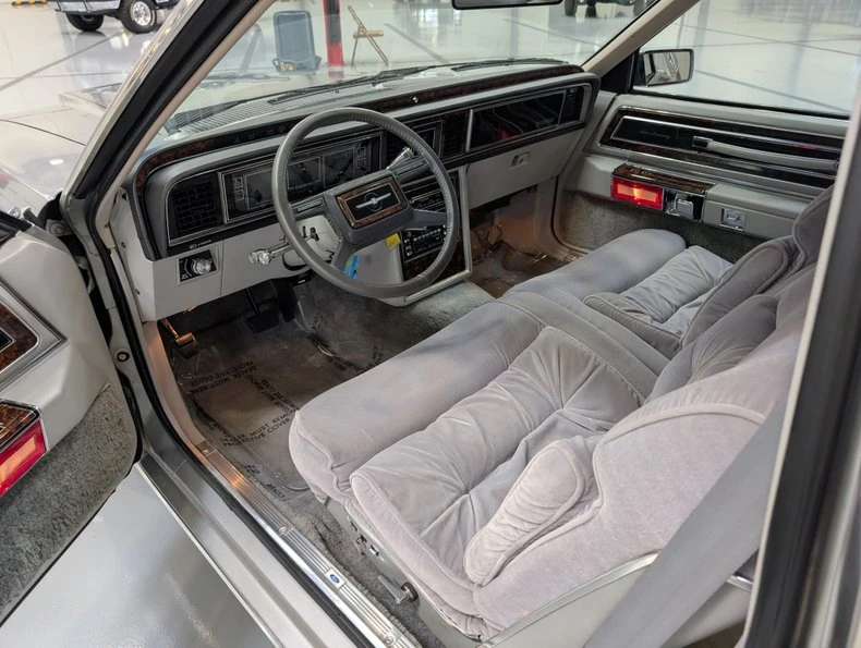 1980 Ford Thunderbird 8th Gen - Image 11 of 16