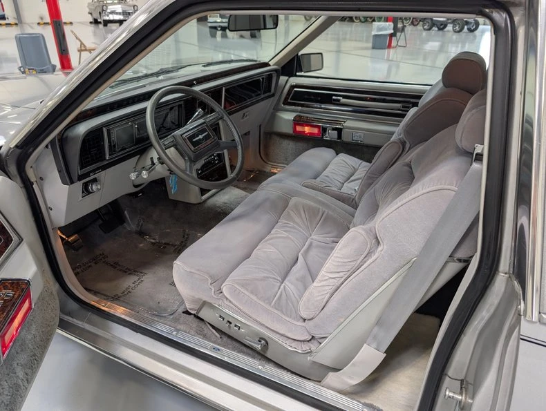 1980 Ford Thunderbird 8th Gen - Image 10 of 16