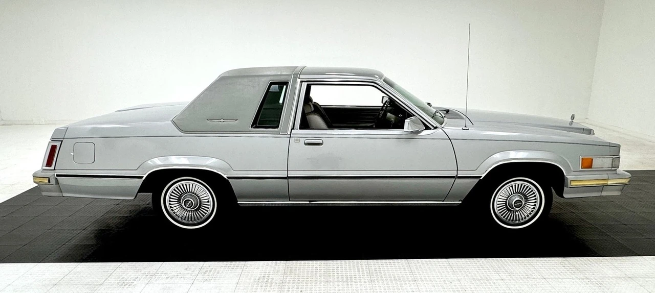 1980 Ford Thunderbird 7th Gen - Image 6 of 12