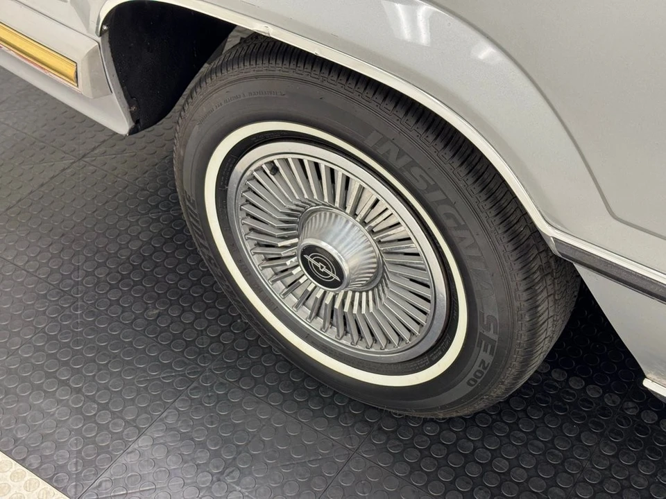 1980 Ford Thunderbird 8th Gen - Image 12 of 21