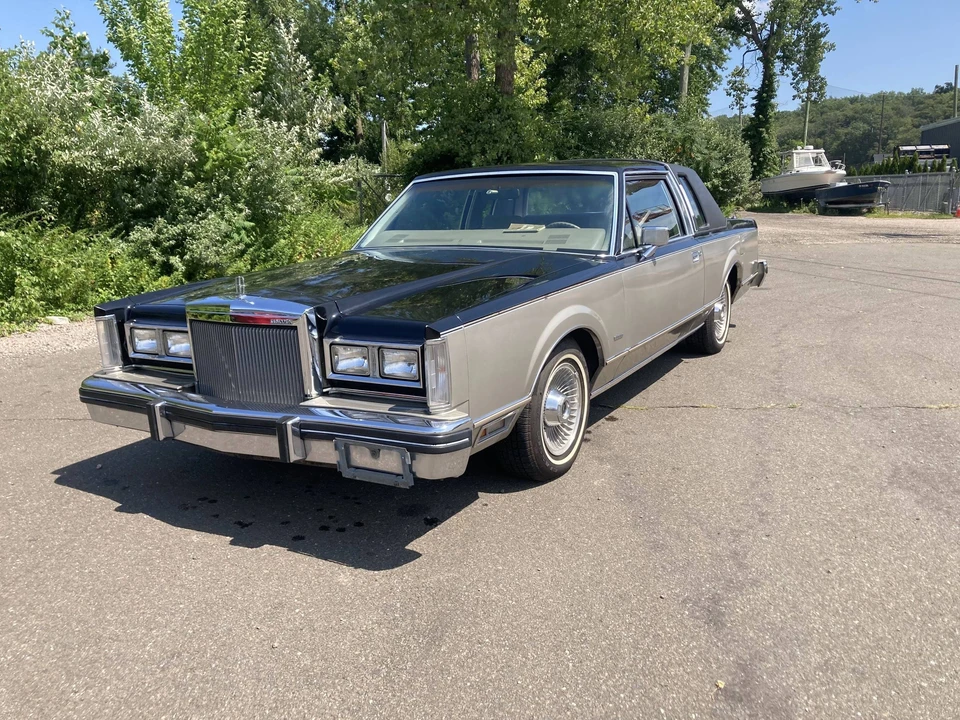 1980 Lincoln Continental 6th Gen - Image 2 of 31
