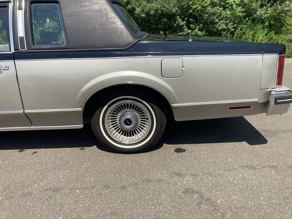 1980 Lincoln Continental 6th Gen - Image 17 of 31