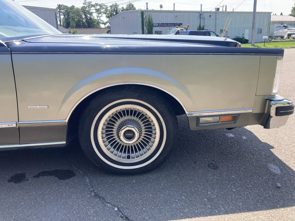 1980 Lincoln Continental 6th Gen - Image 21 of 31