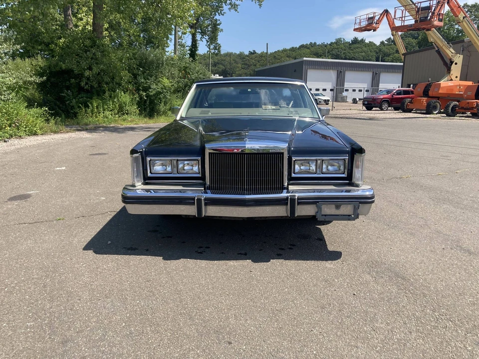 1980 Lincoln Continental 6th Gen - Image 4 of 31