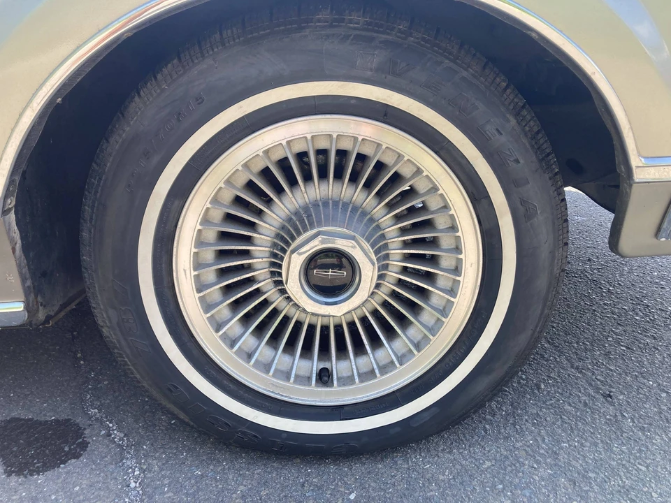 1980 Lincoln Continental 6th Gen - Image 22 of 31