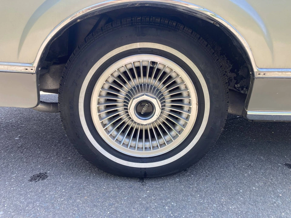 1980 Lincoln Continental 6th Gen - Image 23 of 31