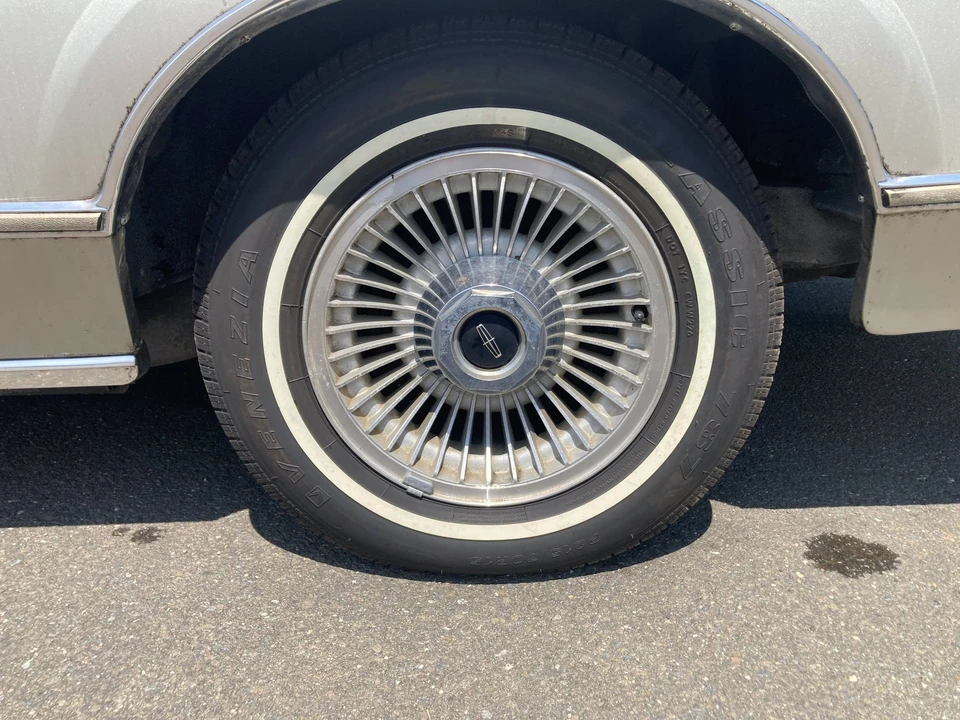 1980 Lincoln Continental 6th Gen - Image 24 of 31