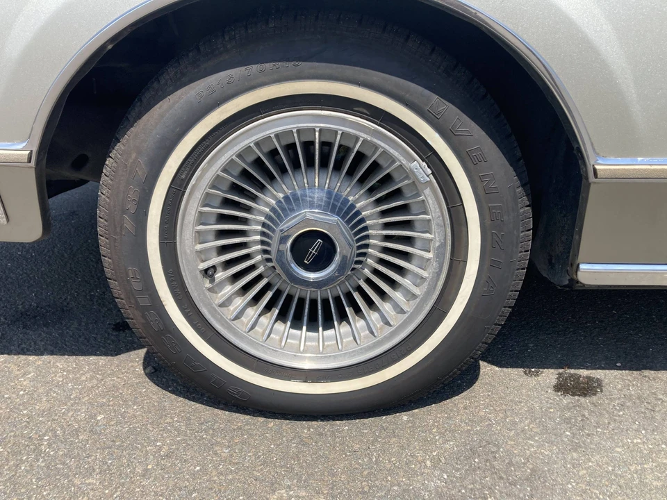 1980 Lincoln Continental 6th Gen - Image 25 of 31