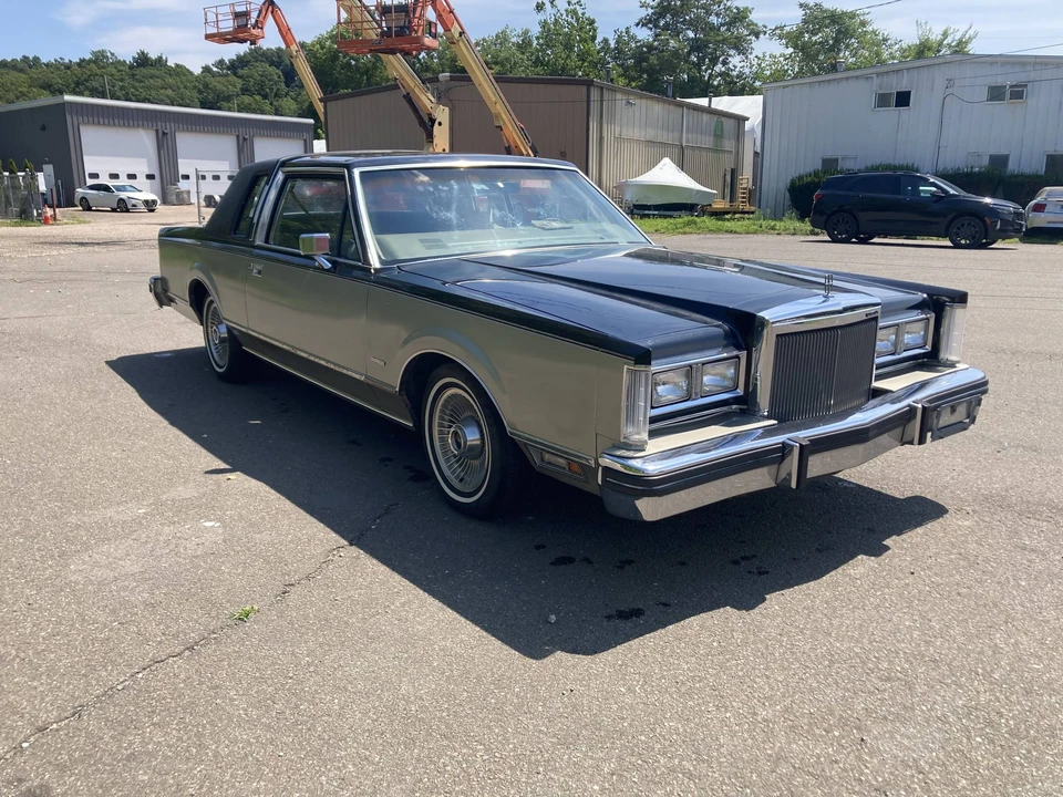 1980 Lincoln Continental 6th Gen - Image 5 of 31