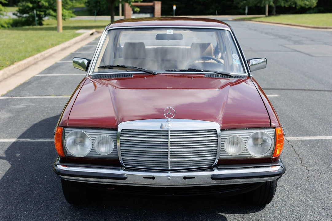 1980 Mercedes-Benz W123 Sedan - Image 6 of 31