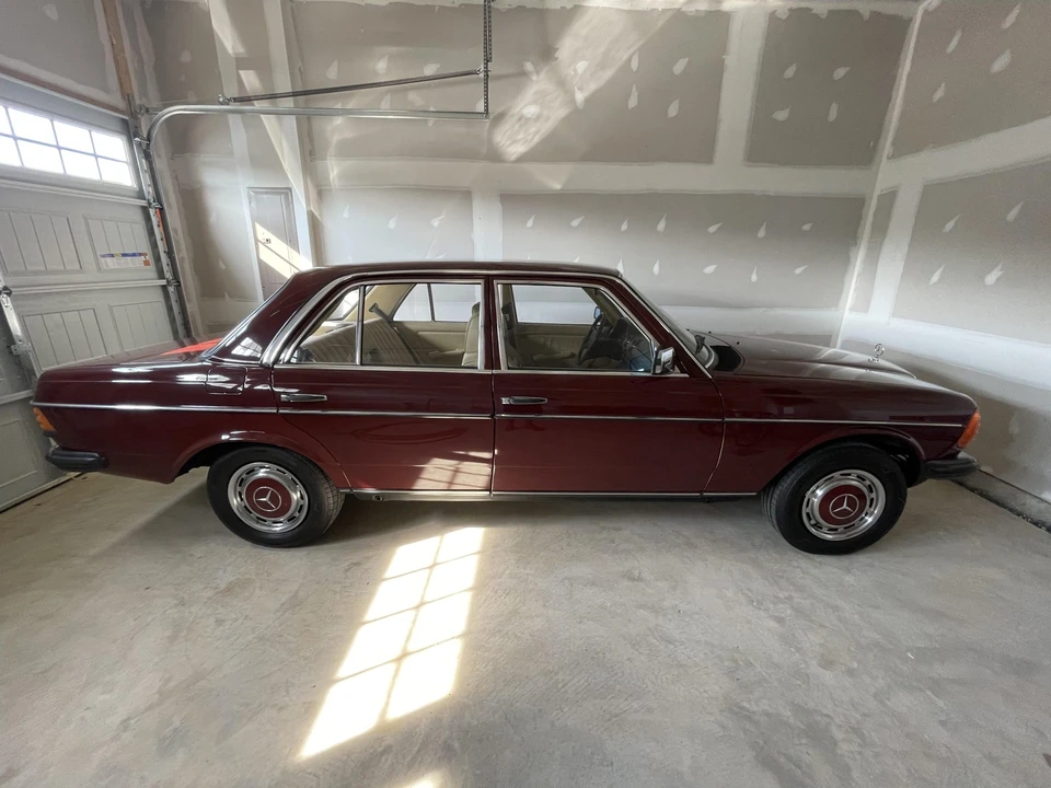 1980 Mercedes-Benz W123 Sedan - Image 13 of 31