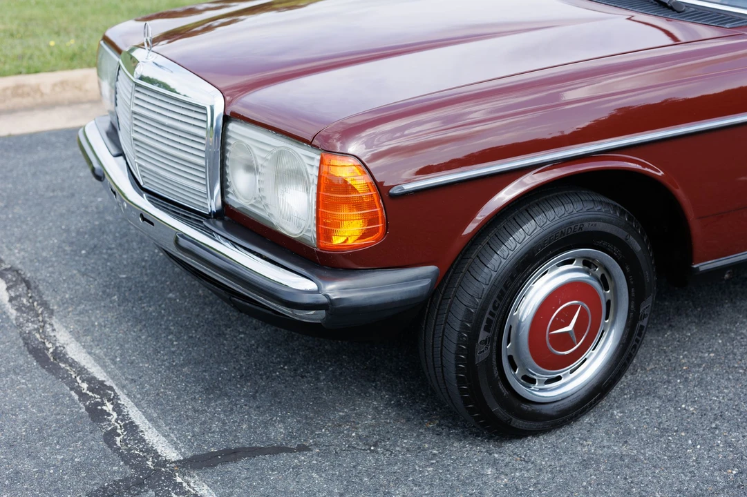 1980 Mercedes-Benz W123 Sedan - Image 25 of 31